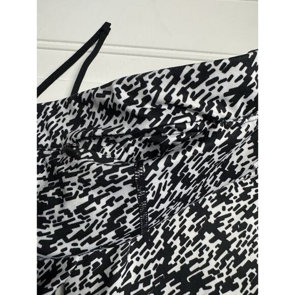 Nike Dri Fit Pronto Essential Crop Running Leggings Black White Women’s Small - Picture 6 of 6